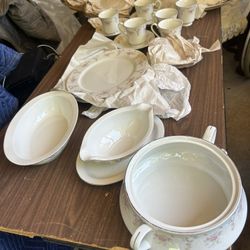 A Vintage China Set Don’t Remember How Many Pieces More Than 30