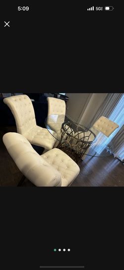 Dining Table & 4 Chairs 