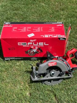 M18 FUEL 18V Lithium-Ion Cordless 7-1/4 in. Rear Handle Circular Saw (Tool-Only)