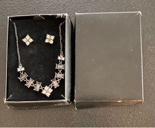 Vintage Avon Necklace & Earrings Set – Never Worn – $20