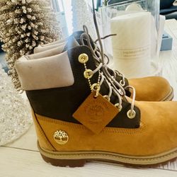 New Timberland Shoes (Size 7)