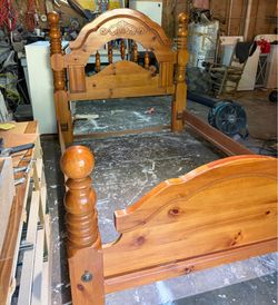 PENDING !!  Bassett Headband/ Footboard , wooden side boards and slats