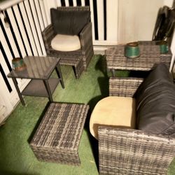 5-Piece Outdoor Wicker Patio Furniture Set