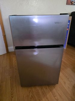 Mini fridge