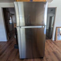 Samsung - 17.6 cu. ft. Top-Freezer Refrigerator with FlexZone - Stainless Steel