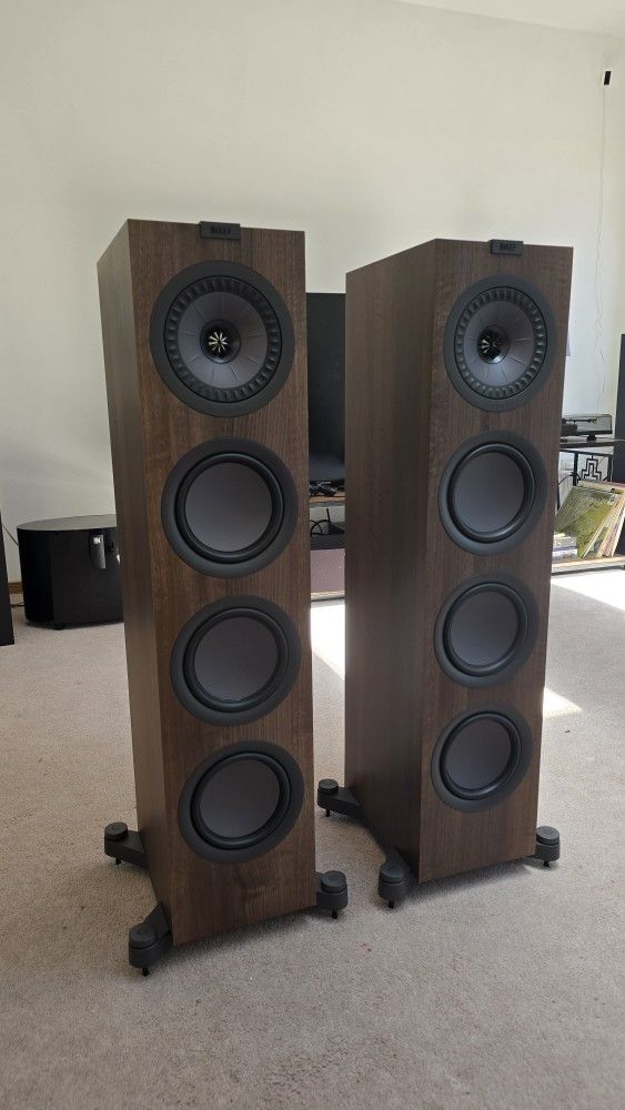 NEW Pair of KEF Q750 Speakers