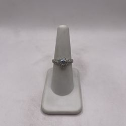 10kt Gold Engagement Style Ring w/ Elegant Design