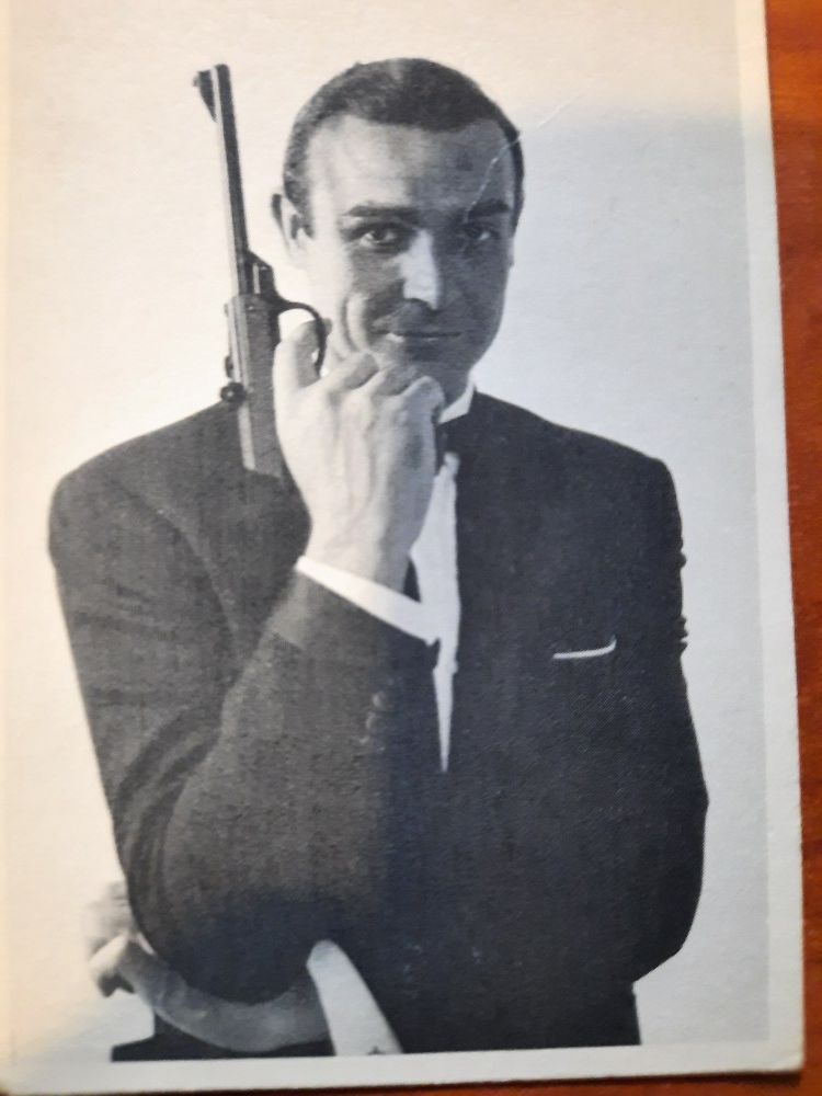 James bond 007 vintage trading cards