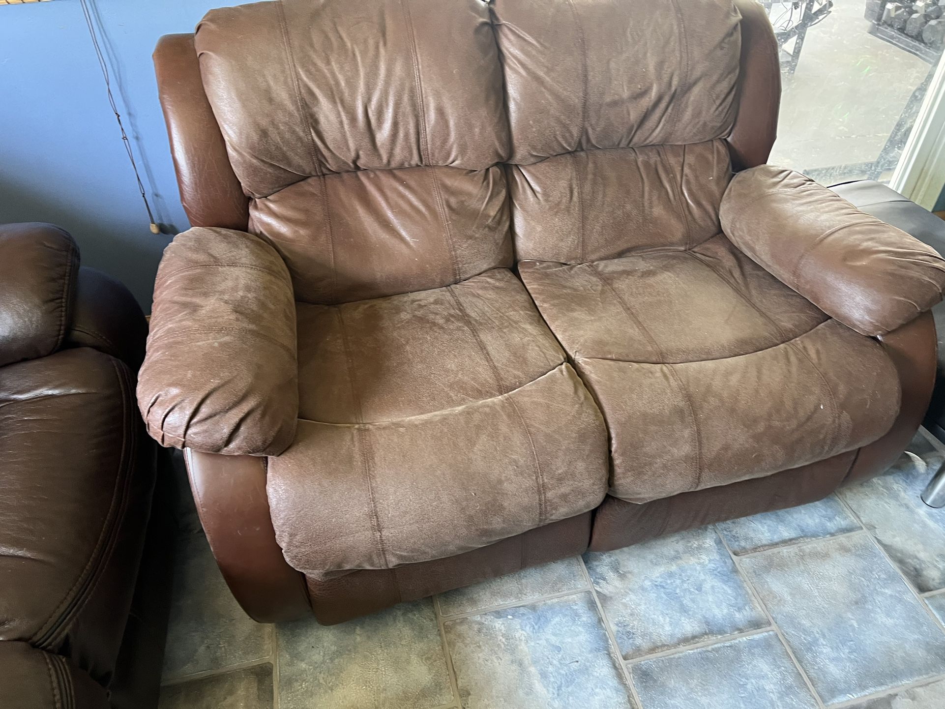 Brow recliner, couch