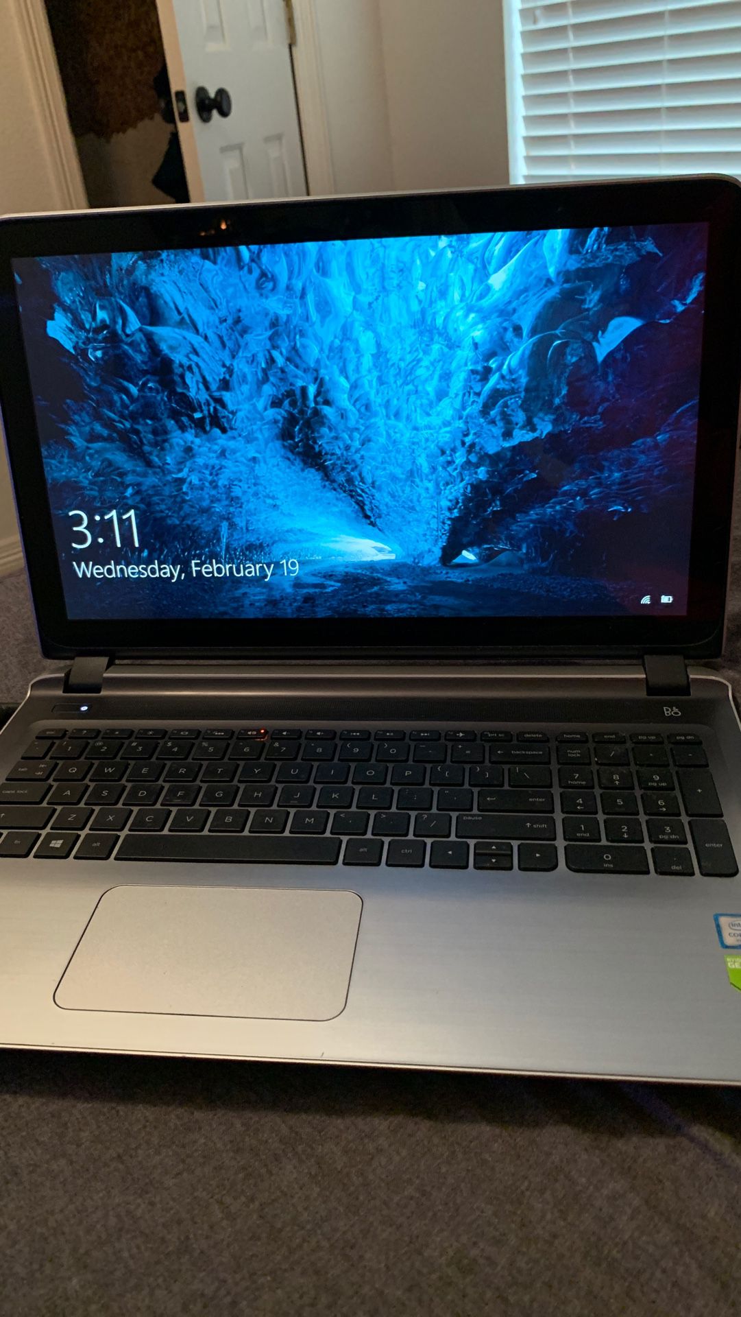 Hp laptop used cheap w/ charger