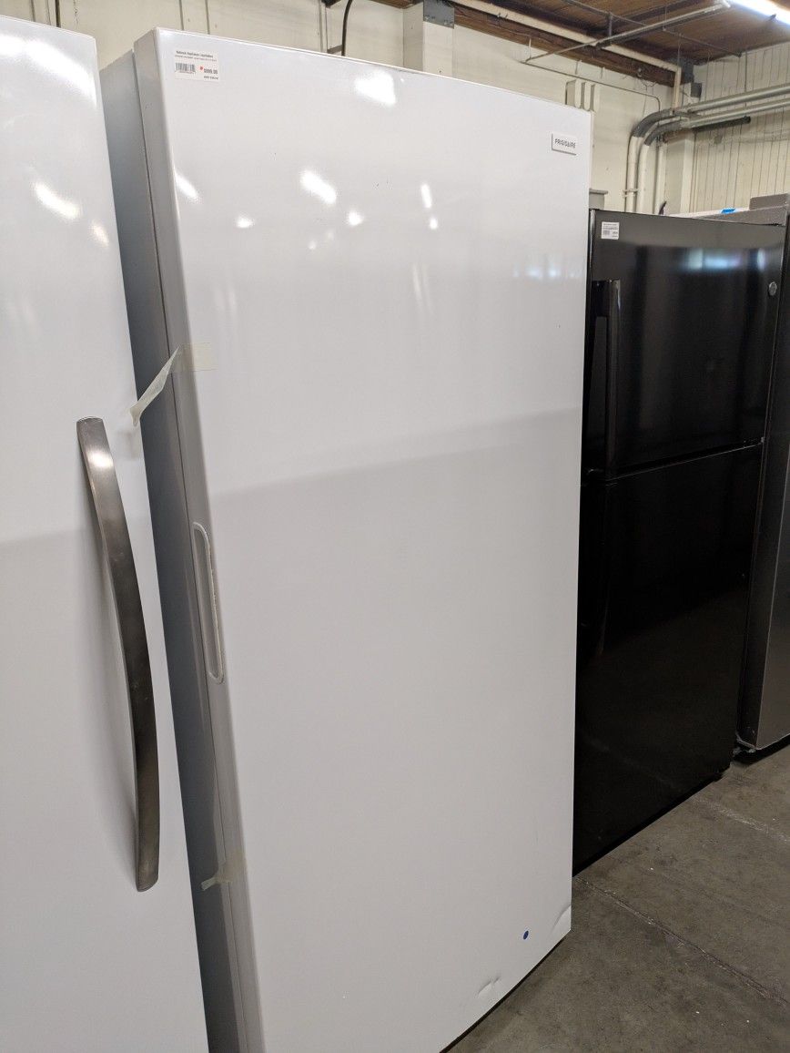 Frigidaire FRUF2020AW
33 Inch Freestanding Upright Freezer