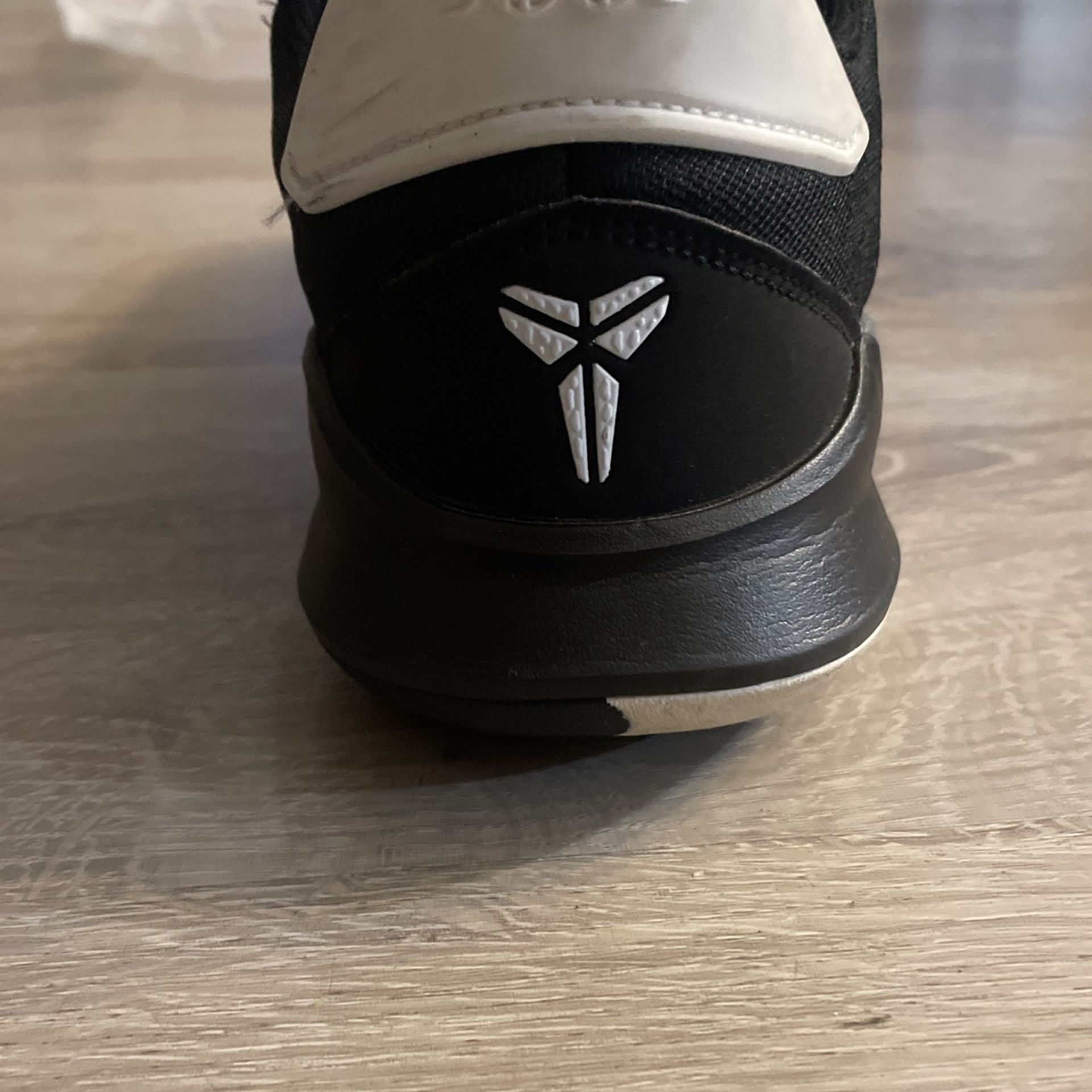 Nike Mamba Fury Black White Smoke Grey