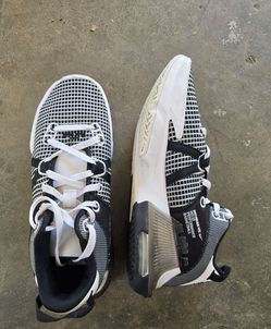 Nike Men’s Witness VII HO 22 performance Basketball volleyball shoes, size 9