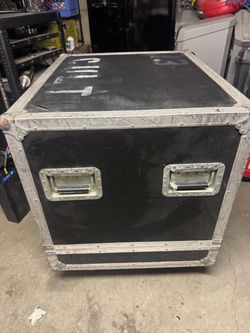 Hairy duty flight case or road case