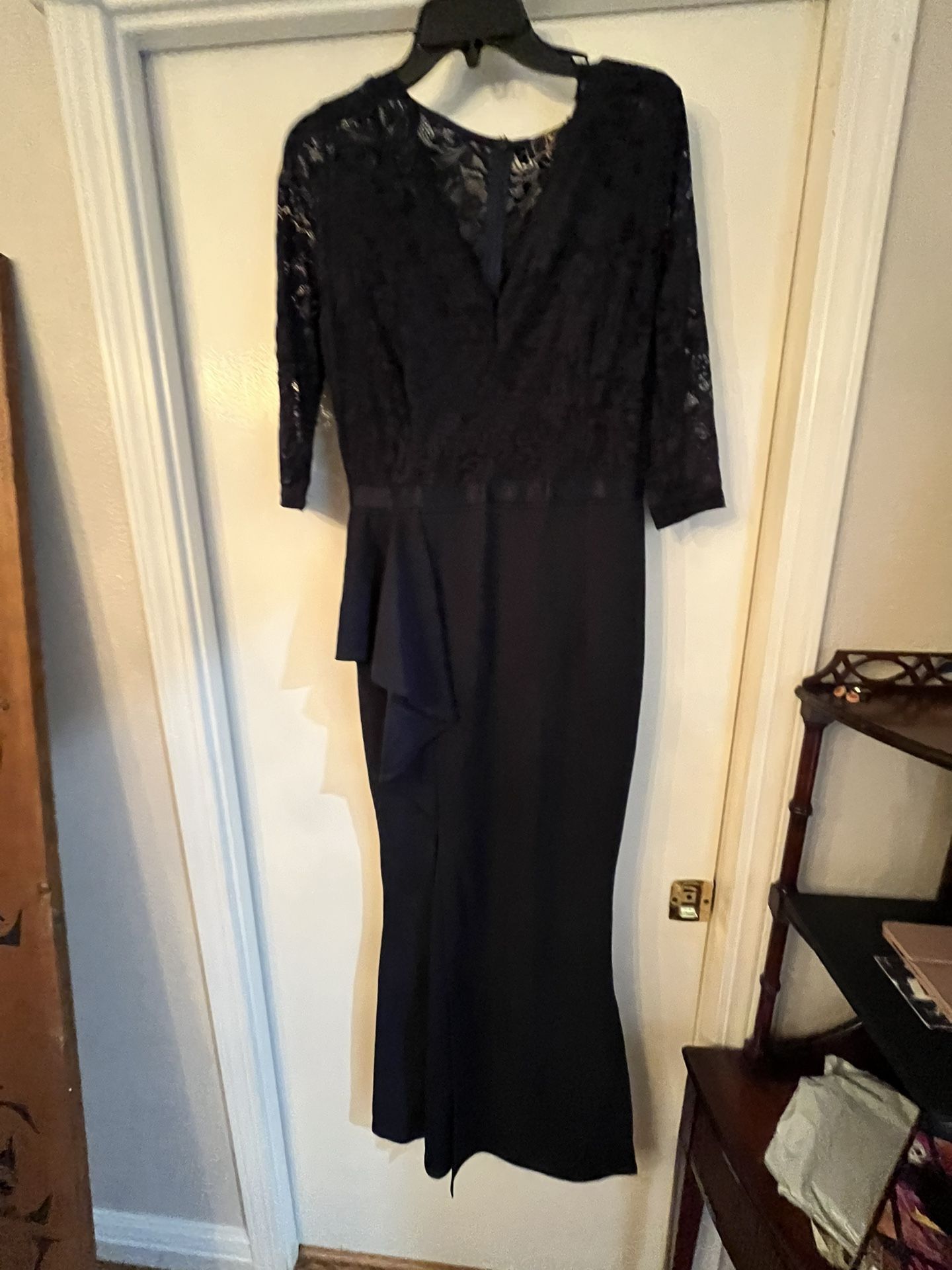 Floral lace ruffule dress. Size L