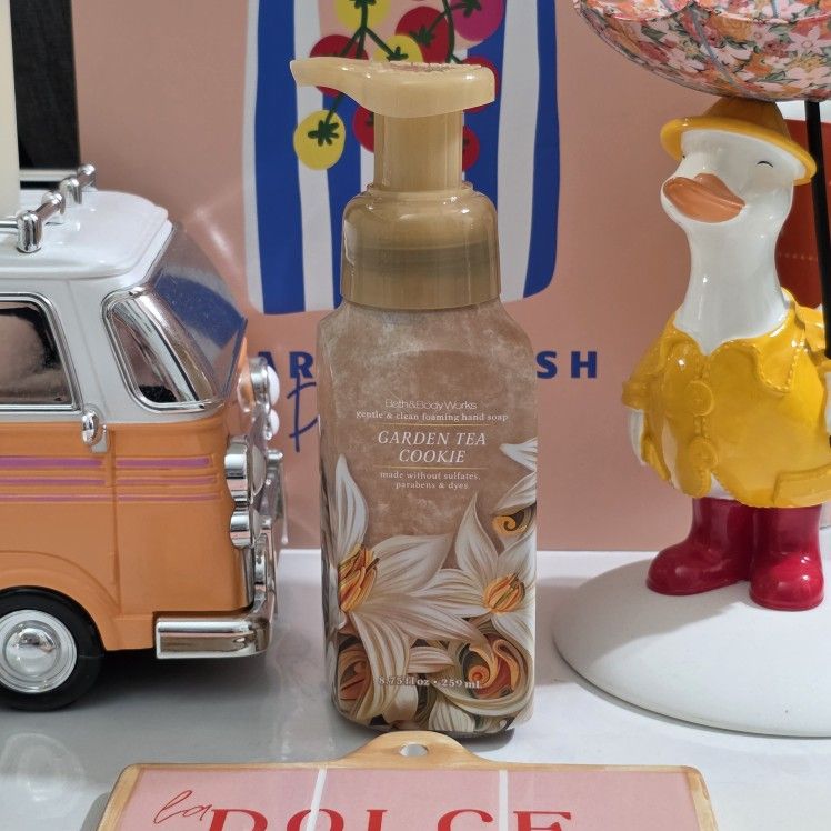 Bath & Body Works Garden Tea Cookie Gentle Foaming Hand Soap 8oz NEW