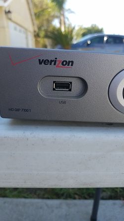 Verizon Motorola HD QIP 7100 1 receiver cable box w/control.