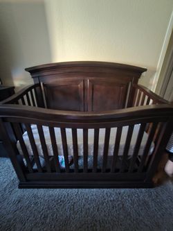 Crib/ bed