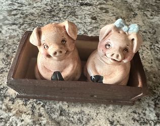 Vintage pink pigs in trough salt & pepper shakers