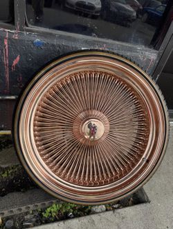 24” rose gold Real clean big Hubs looks just like the real Daytons