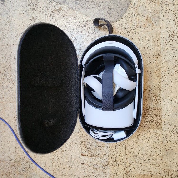 OCULUS QUEST 2, EXTENDED BATTERY PACK, TRAVEL CASE, EXTRA CHARGER, WIN REALITY BASEBALL ATTACHMENT