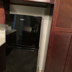 Whirlpool Apartment-Size Refrigerator – Black