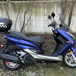 2015 Yamaha SMAX 155 scooter, top case, gorgeous condition, 7,880 miles.