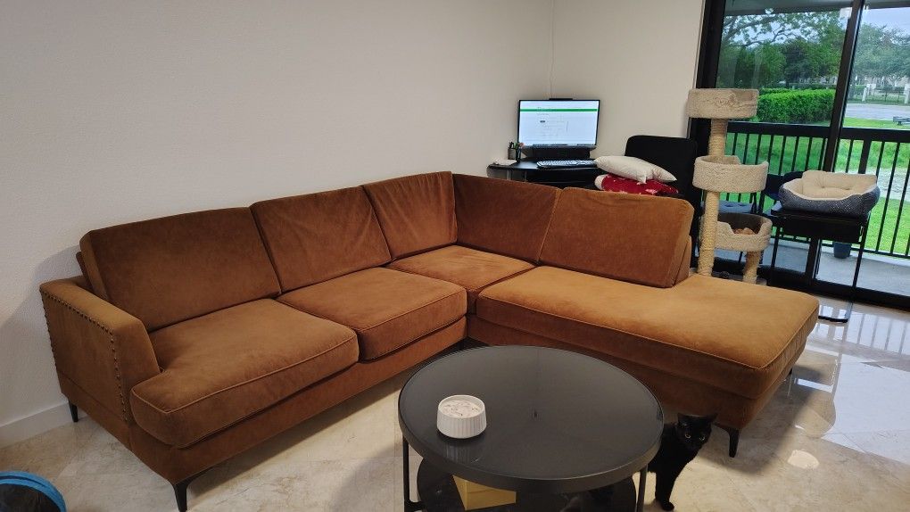 Carter Sectional With Chaise
