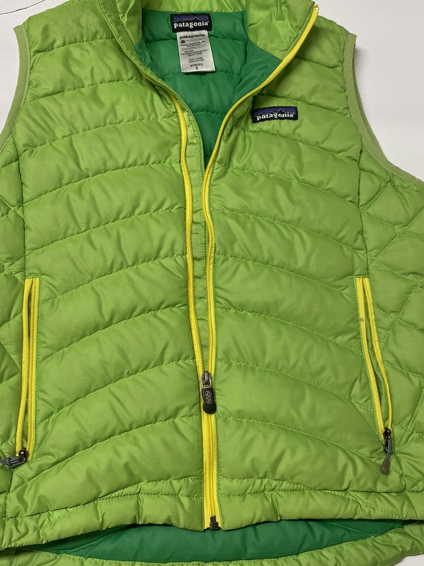 Womens Patagonia Brand Goose Down Puffer Vest Size Small EUC- Green