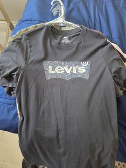 Levis T-shirts Mens Small