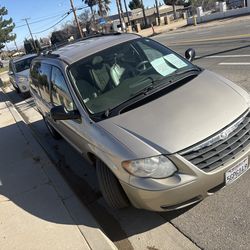 2005 Chrysler Town & Country