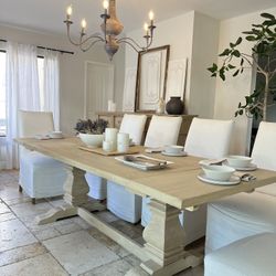 GORGEOUS EXTENDABLE DINING TABLE ONLY( CHAIRS ARE NOT FOR SALE ) . POTTERY BARN INSPIRED.