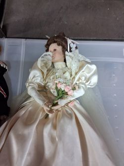 VERY NICE VINTAGE PORCELAIN DOLLS