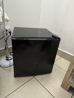 Mini Fridge 1.7 cubic feet
