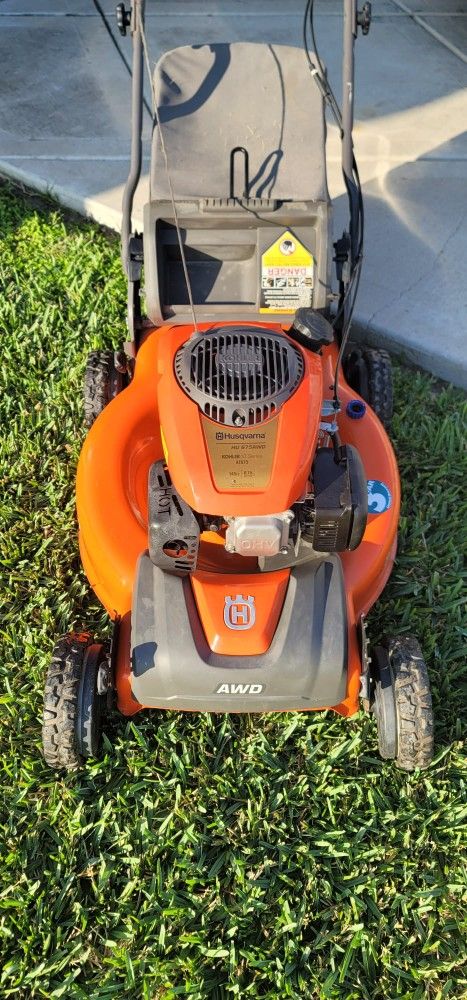 Husqvarna Lawn Mower Self-propelled w/Bag
