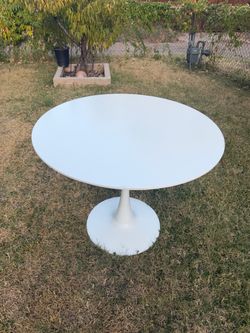 White Round Table 🤍