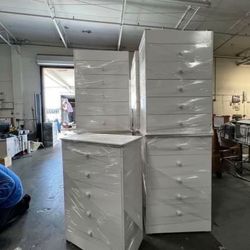 New 5 Drawer Dressers