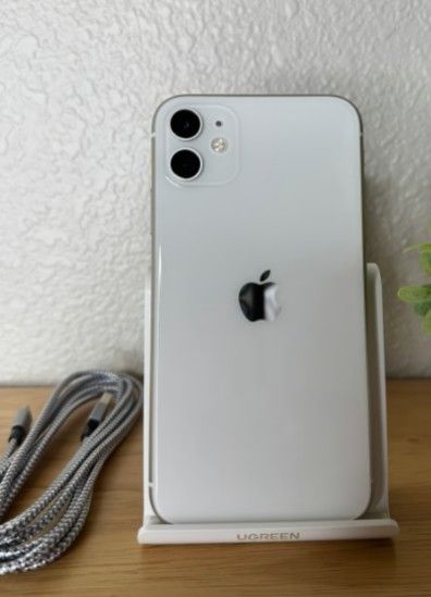 Apple iPhone 11 64GB in White for AT&T / Cricket / H20