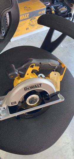 DEWALT 20-Volt MAX Lithium-Ion Cordless 6-1/2 in. Circular Saw (Tool-Only) Solo herramienta