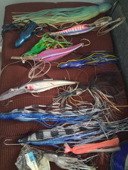 Salt water fishing bait and hooks everything 150$
