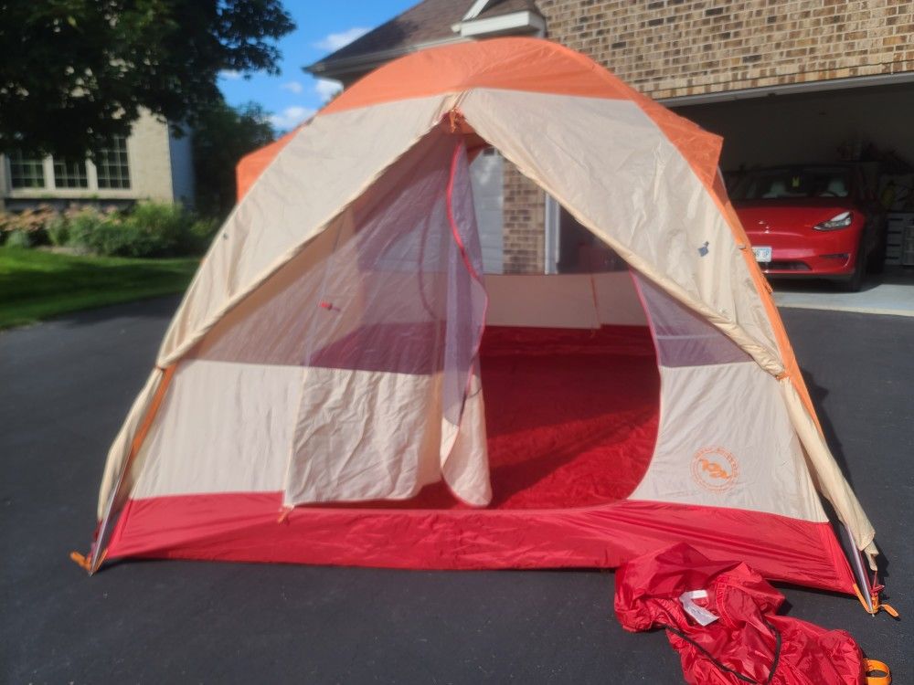 Big Agnes
Chimney Creek 6 MtnGLO Tent: 6-Person 3-Season