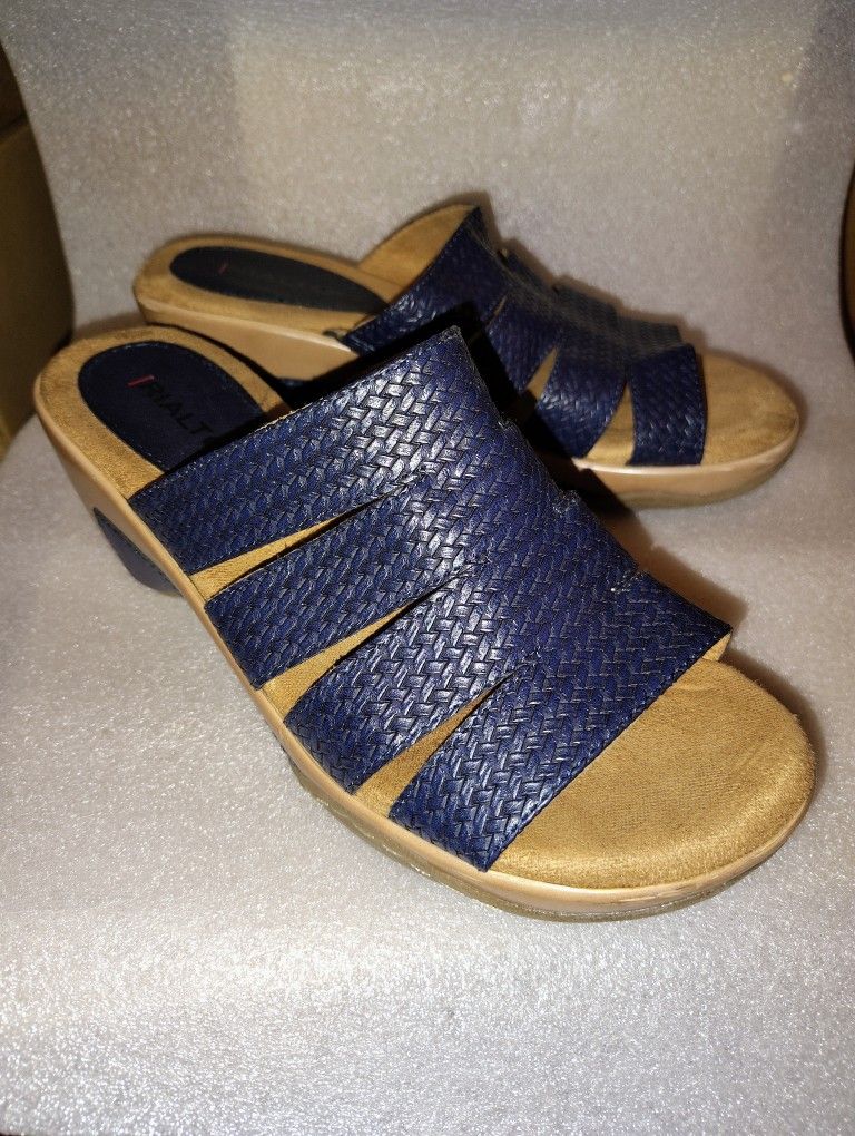 White Mountain Rialto Navy Platform Sandals Size 8