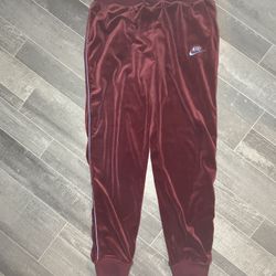 Nike Unisex Velour  DQ5921-258 Burgundy With Baby Blue Nike Size Small