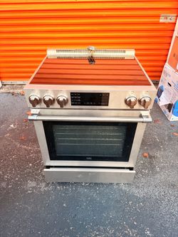 Beko SLER30530SS 30" Stainless Steel Slide-In Electric Range