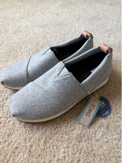 Men's Toms - Size 10