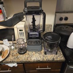 For Sale Ninja Food Processor/blender 