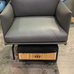 2 New ... MUUTO LEATHER CHAIRS ......super High End Designer Chair