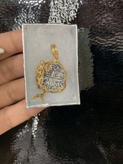 Beautiful Atocha coin pendant in gold bezel