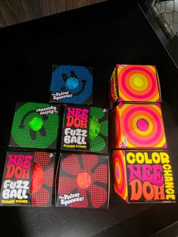 8 needoh lot- 5 fuzz ball flower power / 3 color change