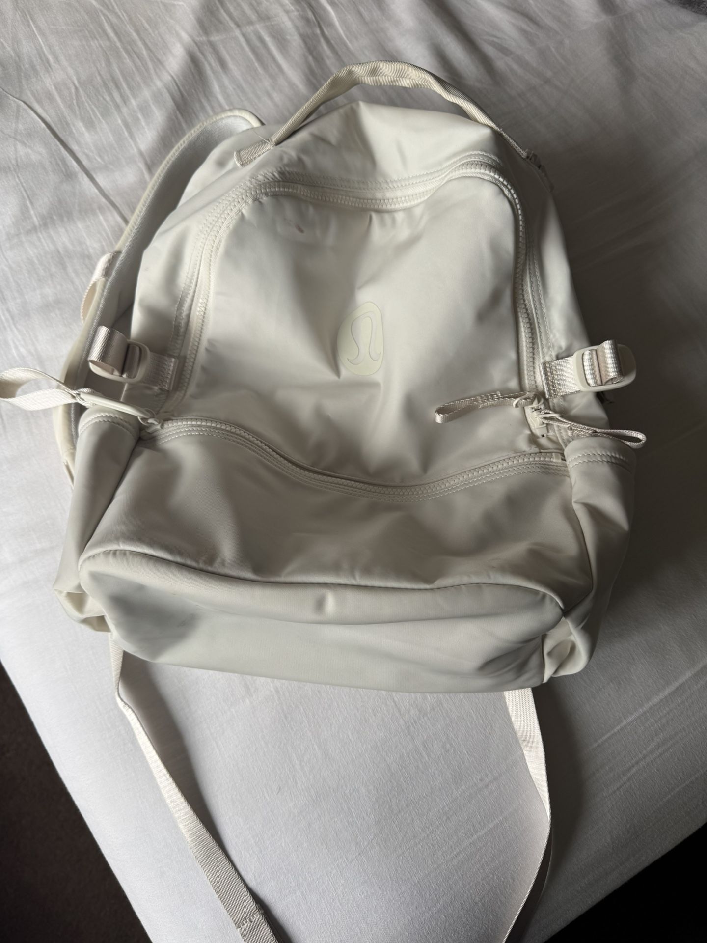 lululemon new crew backpack 22L - MOVING SALE